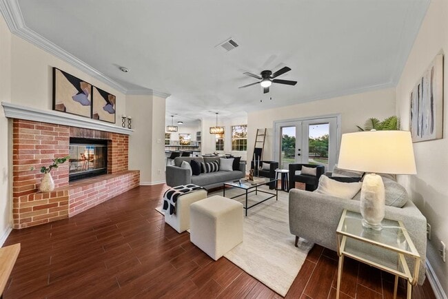 Foto del edificio - 320 Woodland Oaks Trail