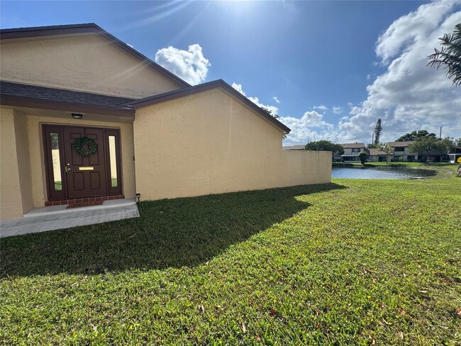 Foto del edificio - 10858 NW 30th Pl