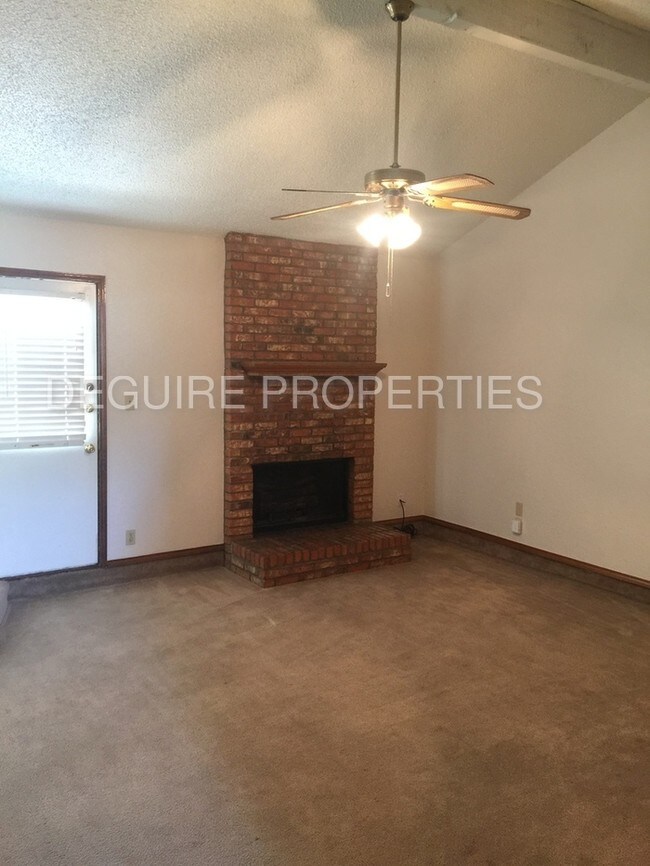 Building Photo - 409 Asbury Dr