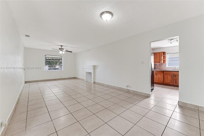 Foto del edificio - 1059 NW 48th St