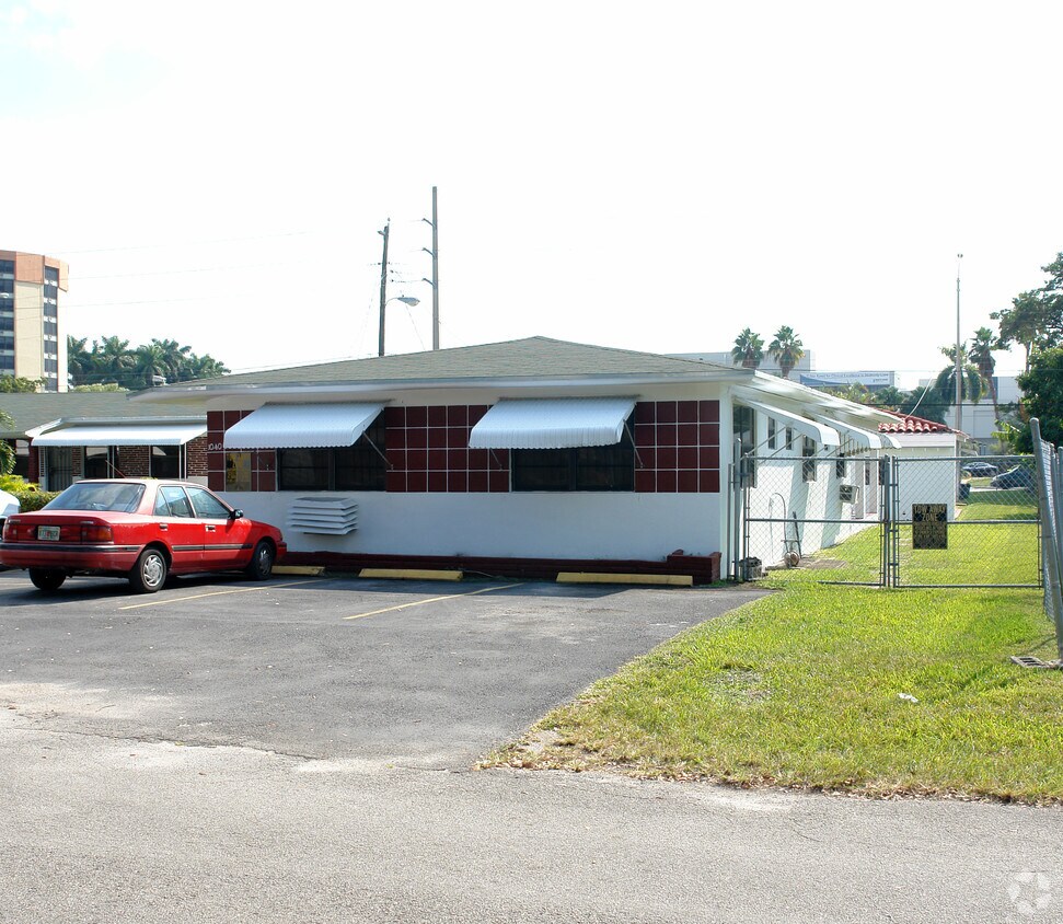 Building Photo - 1040 NW 95th Ter