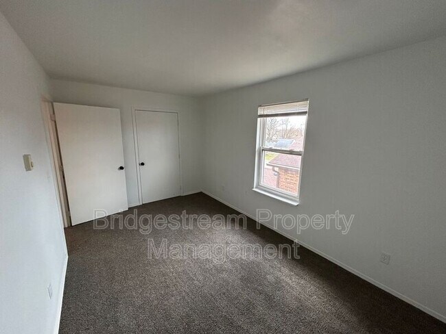 Foto del edificio - 229 Gilbert Ave