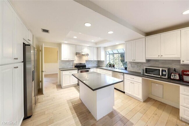 Building Photo - 4 br, 3 bath House - 12 Bluejay