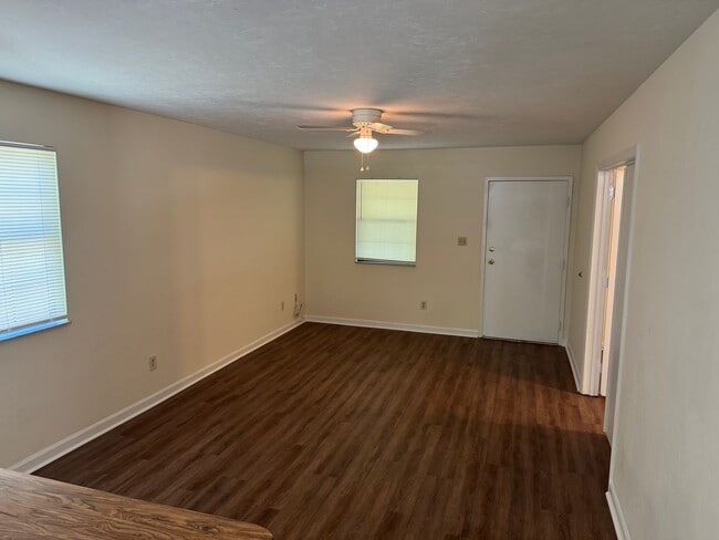 Building Photo - Two Bedroom Duplex In Canopy Oaks School Zone...Back on the Market!