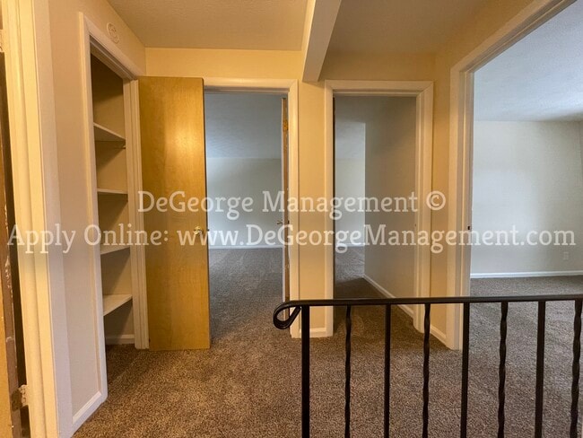 Building Photo - Woodside Court Apartments