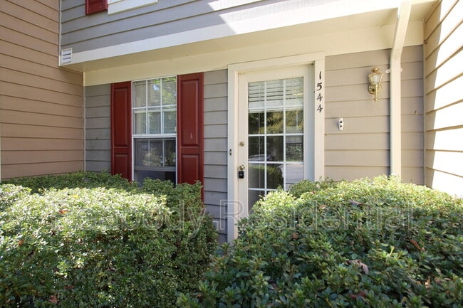 Building Photo - 1544 Woodcrest Dr
