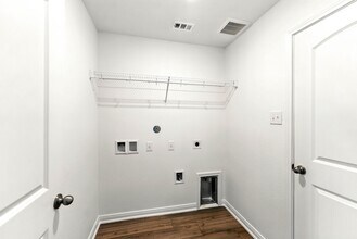 Building Photo - 1151 Amy Dr