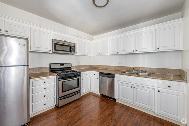 Interior Photo - 760 Earlham St