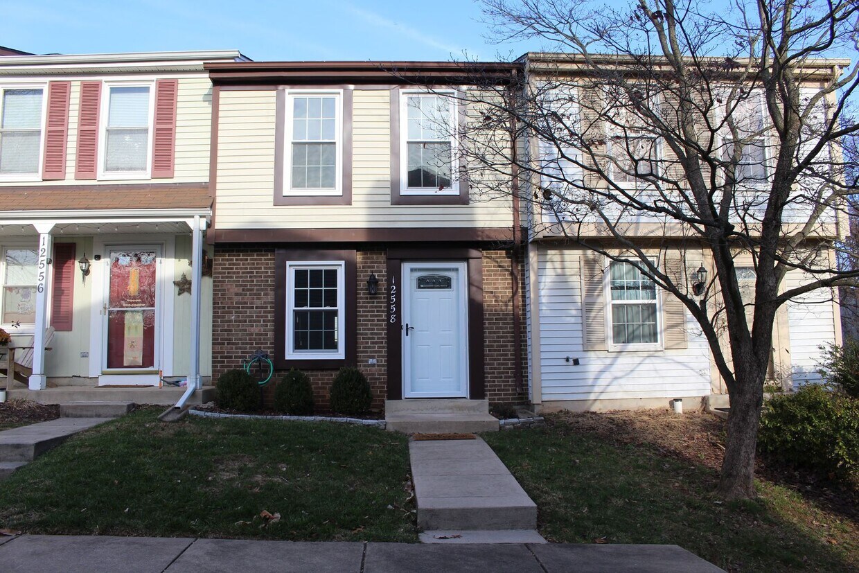 Primary Photo - Well-Maintained 2 bedroom, 1 bath townhous...