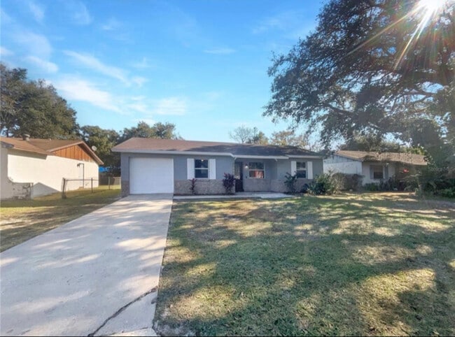 Building Photo - 2841 Central Dr