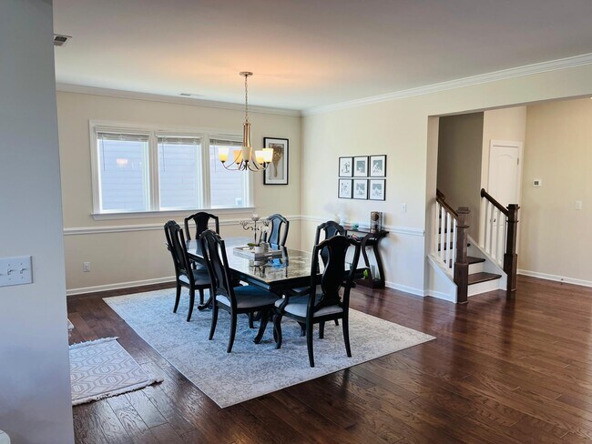 Foto del edificio - 718 Cherry Tree Ln NW