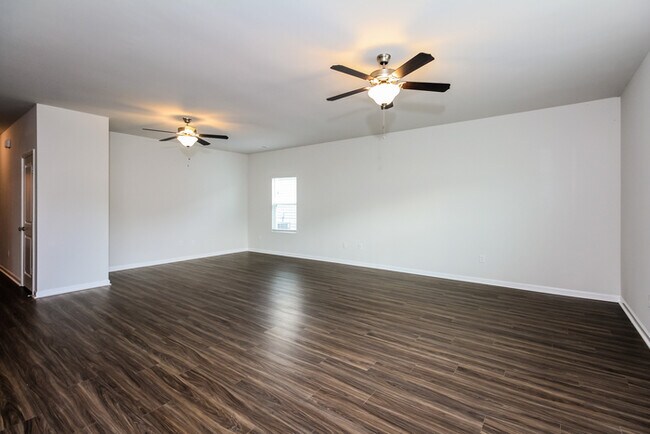 Building Photo - 204 Dorian Lp