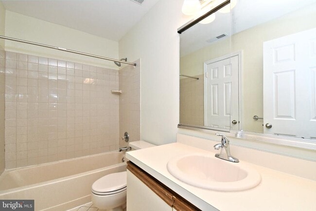 Building Photo - 3208 Danbury Ct