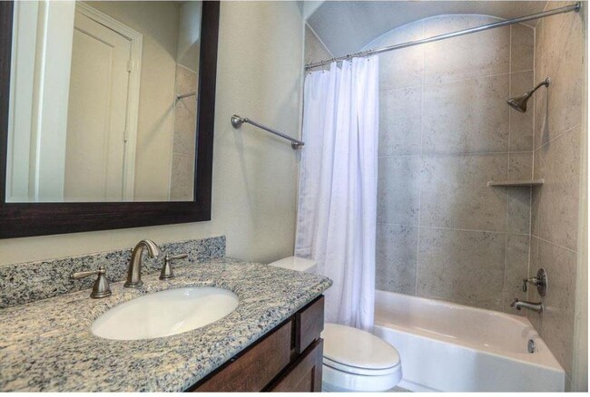 Foto del edificio - 1026 Live Oak St