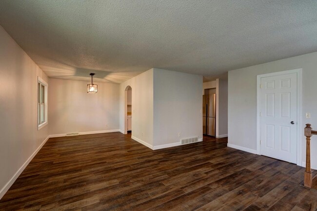 Building Photo - 390 Columbus Ct