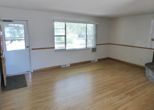 Foto del edificio - 424 Clover Ln