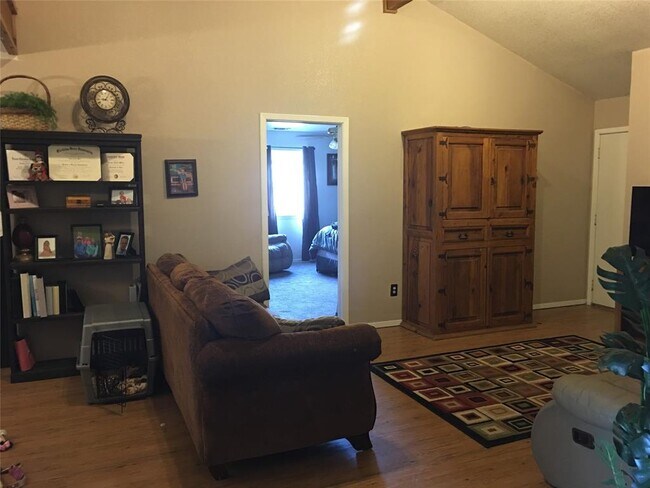Building Photo - 806 Shady Grove Dr