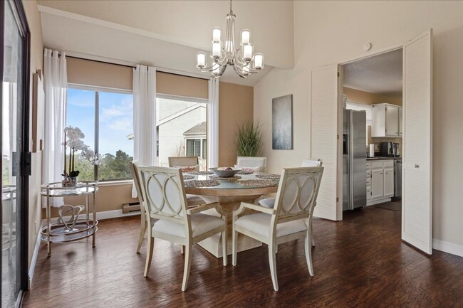 Foto del edificio - Charming Pebble Beach Condo - Move in Ready!