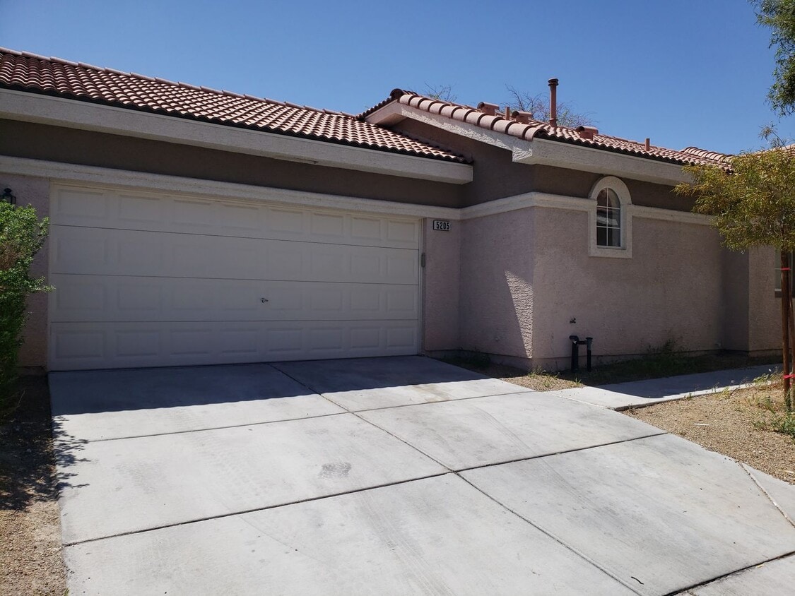 Primary Photo - 5205 Blooming Mesa