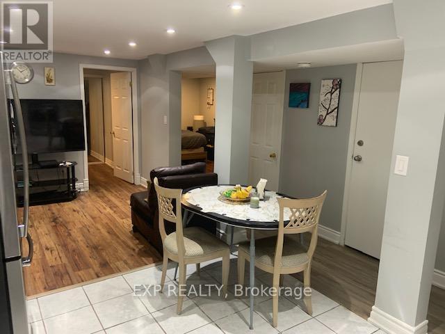 Building Photo - 8 Cluett Dr