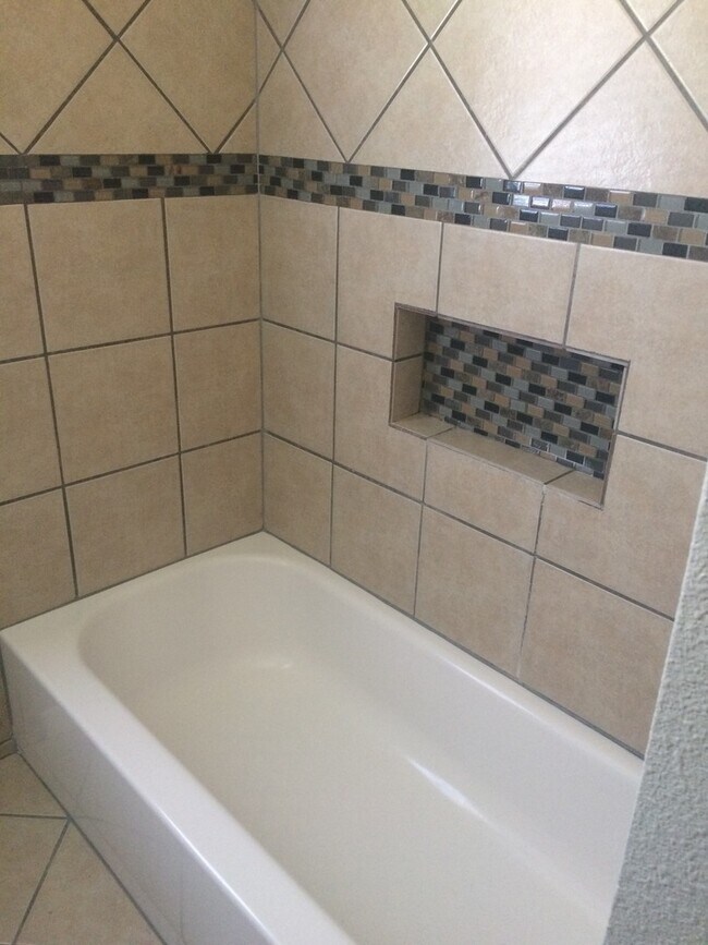 Foto del edificio - 3/2 Dec 1 MOVE IN!