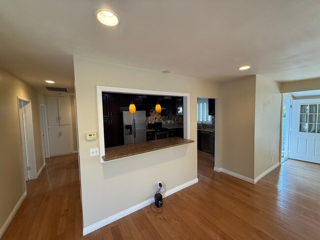 Building Photo - 3 Bedroom Home for Rent in La Crescenta!