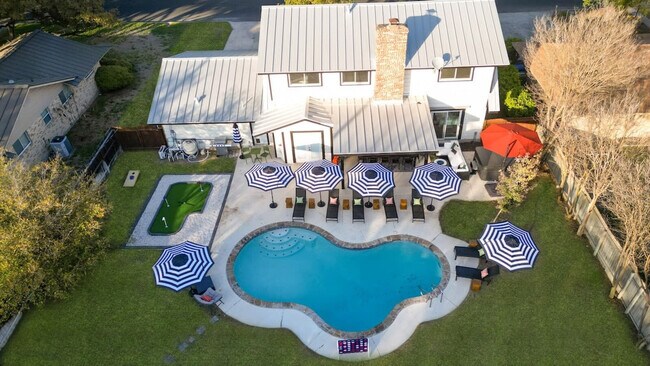 Foto del edificio - 10807 Mount Ida Dr