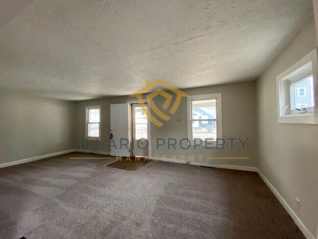 Foto del edificio - Spacious 3 Bedroom / 1 Bath Home Near Downtown Indy, Available NOW!