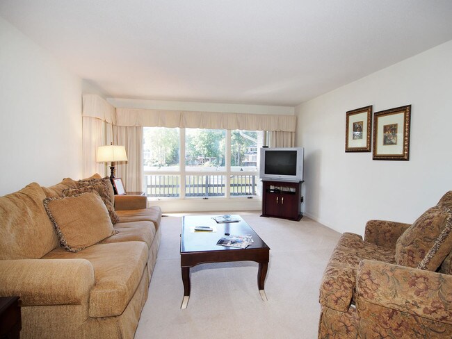 Building Photo - 165 Lake Forest Dr SW