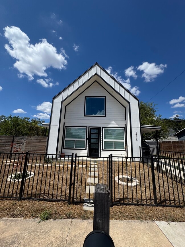 Building Photo - 1416 Berene Ave