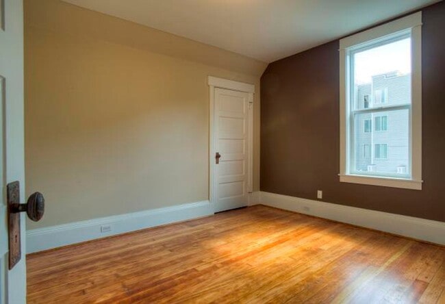 Building Photo - 1715