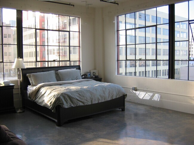 Foto del edificio - 315 E 8th St