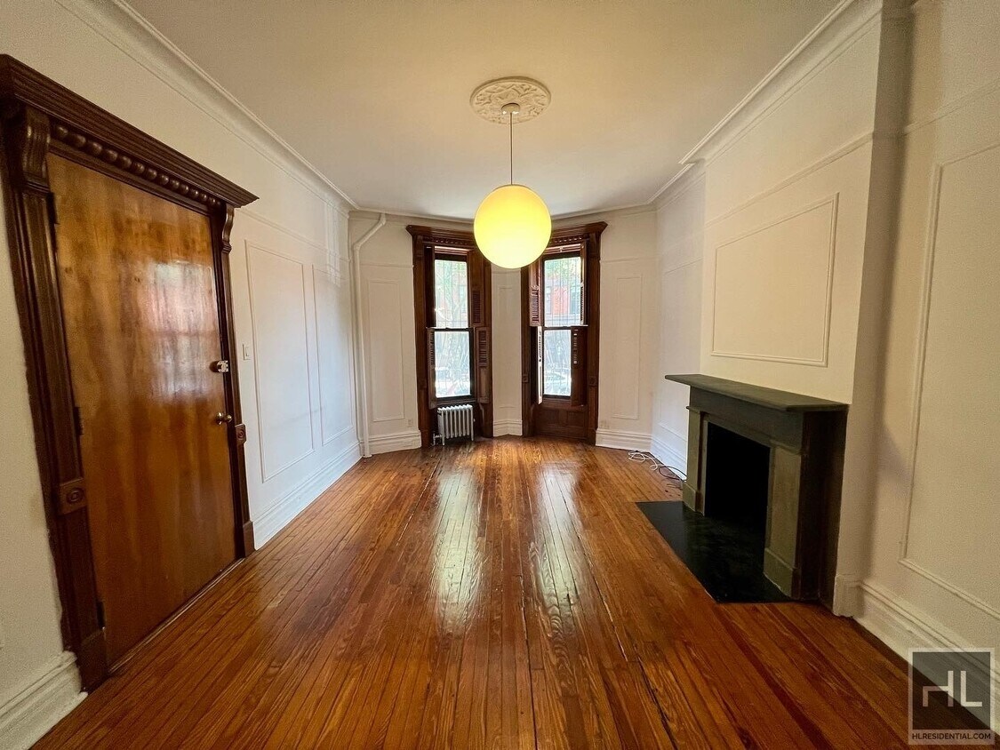 Primary Photo - 6 AVENUE