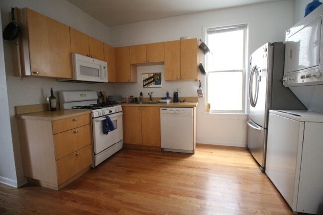 washer & dryer in kitchen - 3228 N Central Park Ave