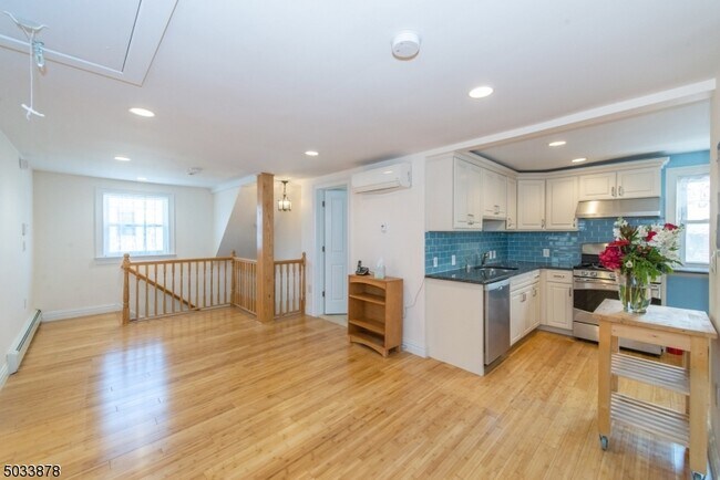 Building Photo - 85 Park St