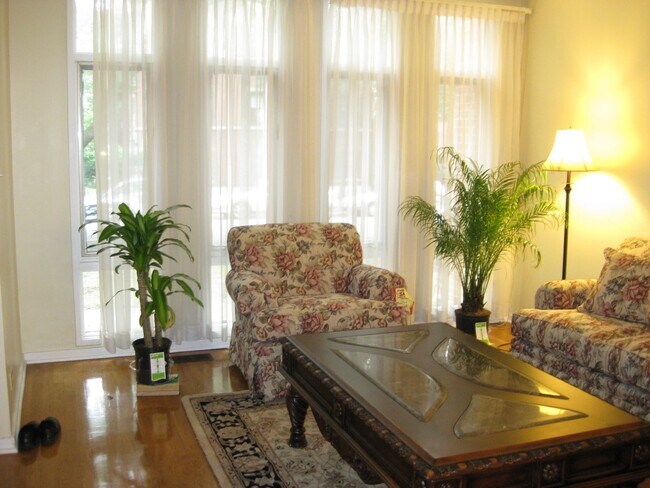 Foto del edificio - 5472 S Ingleside Ave