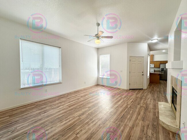 Foto del edificio - 3 Bedroom  2.5 Bathroom + Loft & 2 Car gar...