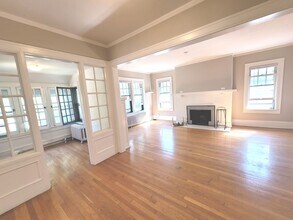 Building Photo - 2541 N Lake Dr