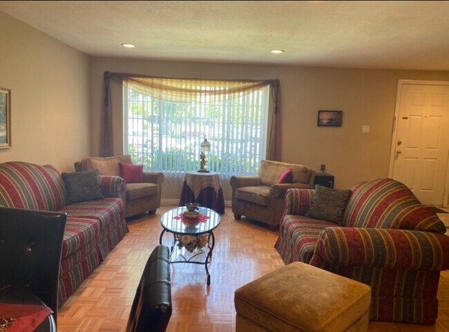 Living room - 19224 Hamlin St