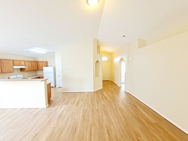 Foto del edificio - 3 bed 2 bath home in Huning Ranch. New Carpet