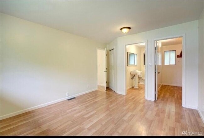 Foto del edificio - 11303 14th Ave NE