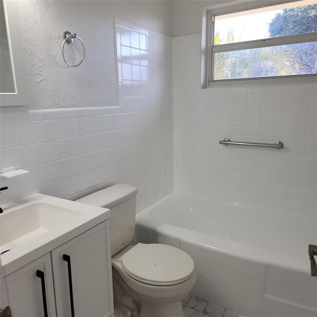 Foto del edificio - 3925 Omega Ln