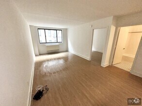 Building Photo - 323 W 96th St