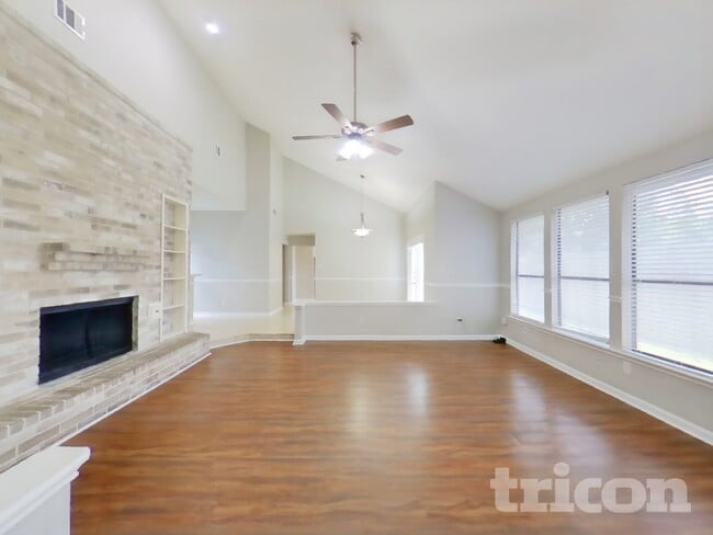 Building Photo - 13822 Cantwell Dr