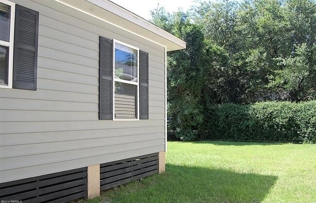 Building Photo - 8 Lagaree Ct