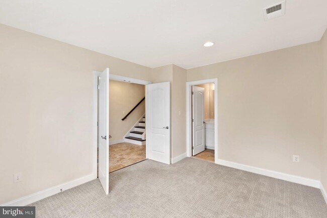 Foto del edificio - 46077 Hall Rd