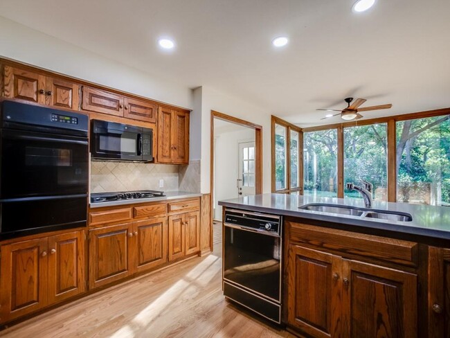 Building Photo - 13756 Danvers Dr