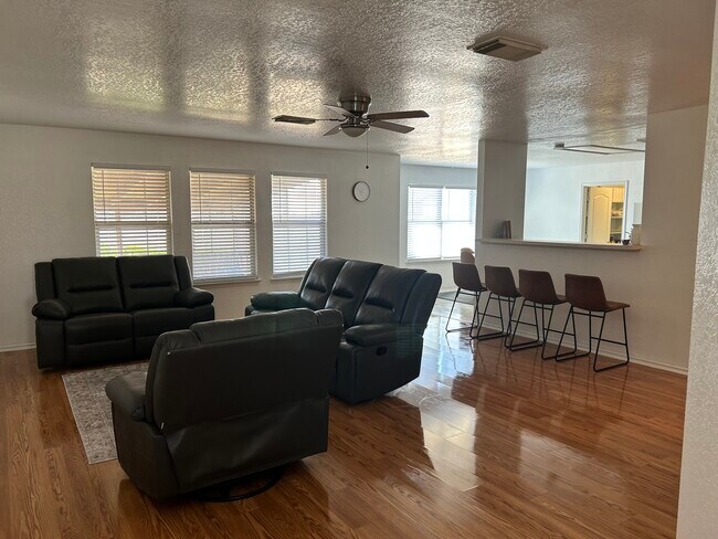 Foto del edificio - 867 Spyglass Dr