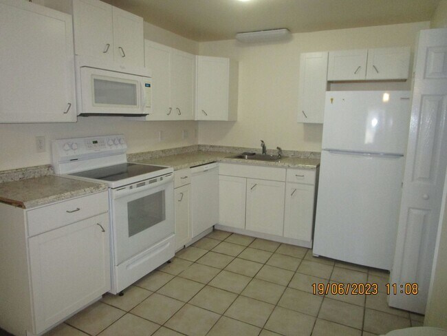 Building Photo - Avail Now-Lehigh Acres Duplex