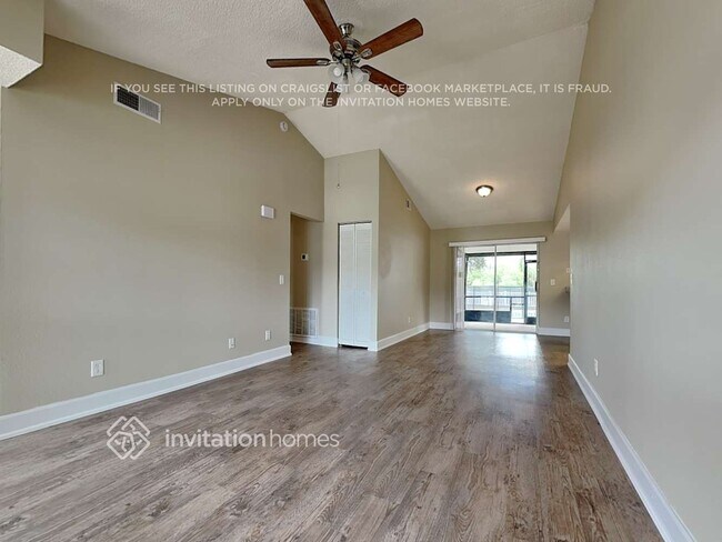 Foto del edificio - 2121 Redleaf Dr